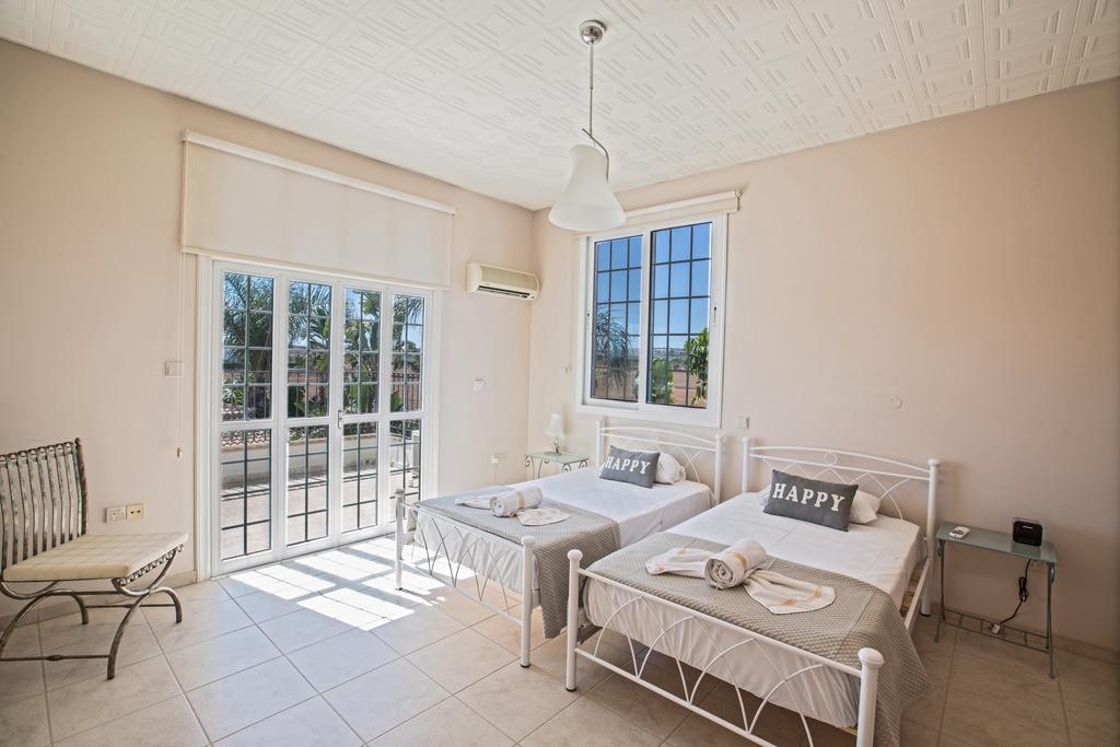 Papas Family Villa Paralímni Extérieur photo